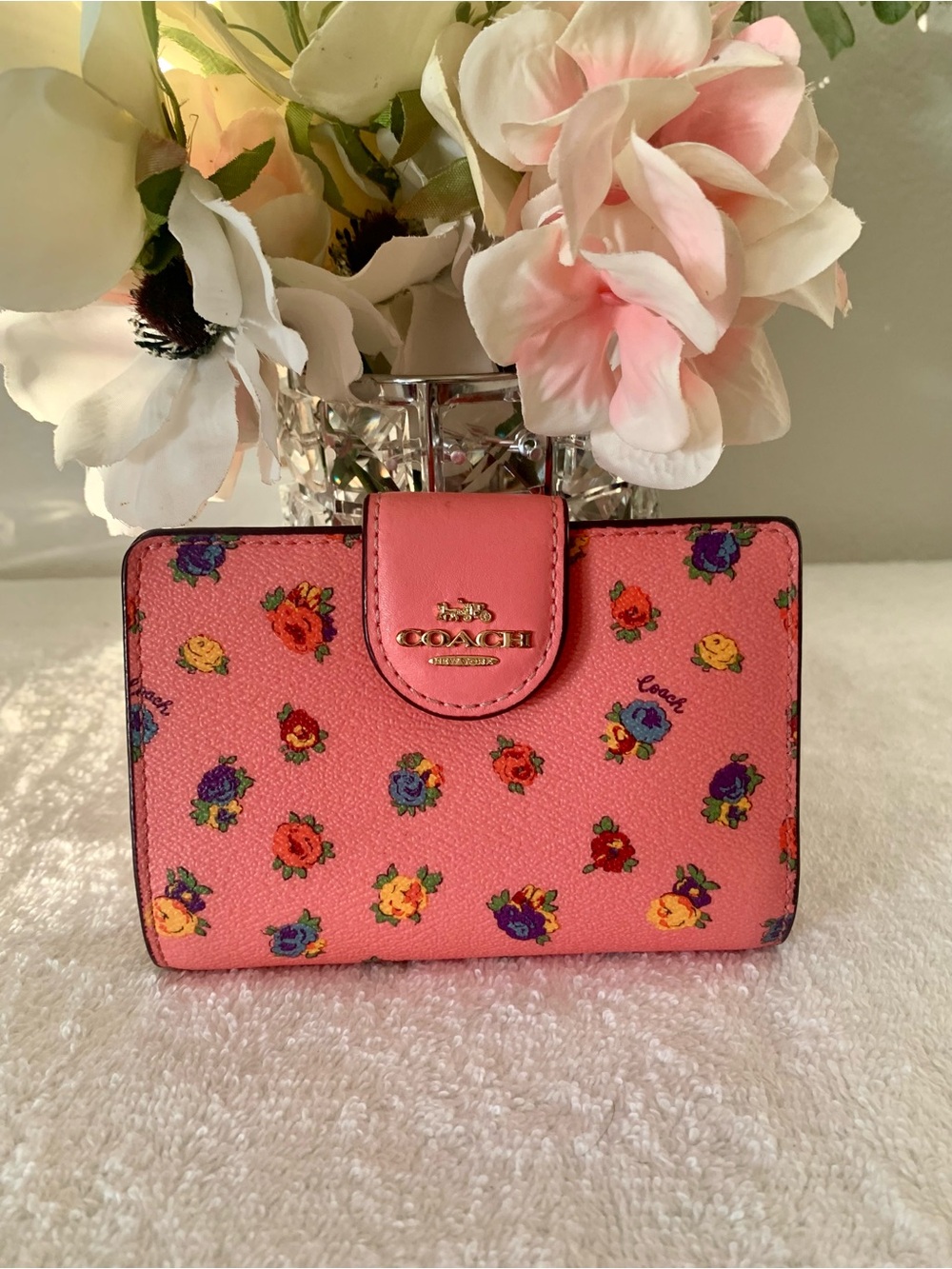 Coach Medium Corner Zip Wallet Mini Vintage Rose Print Pink Lemonade C9934
